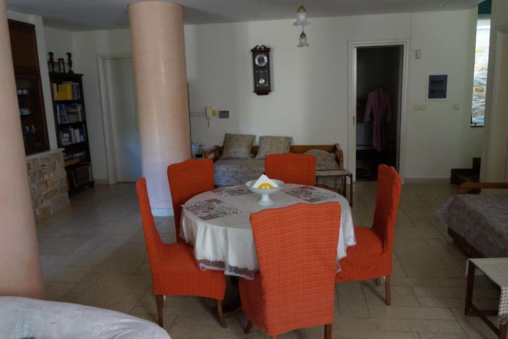 Dhráfi Apartment With A Garden, Bbq, Swimming Pool And Jacuzzi מראה חיצוני תמונה