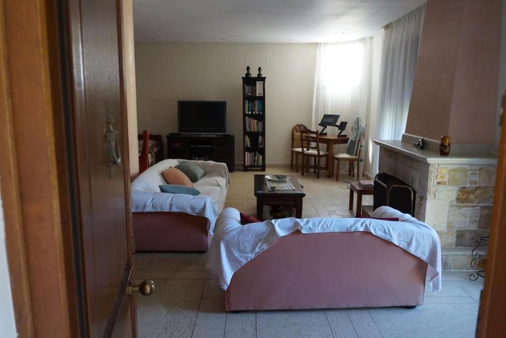 Dhráfi Apartment With A Garden, Bbq, Swimming Pool And Jacuzzi מראה חיצוני תמונה