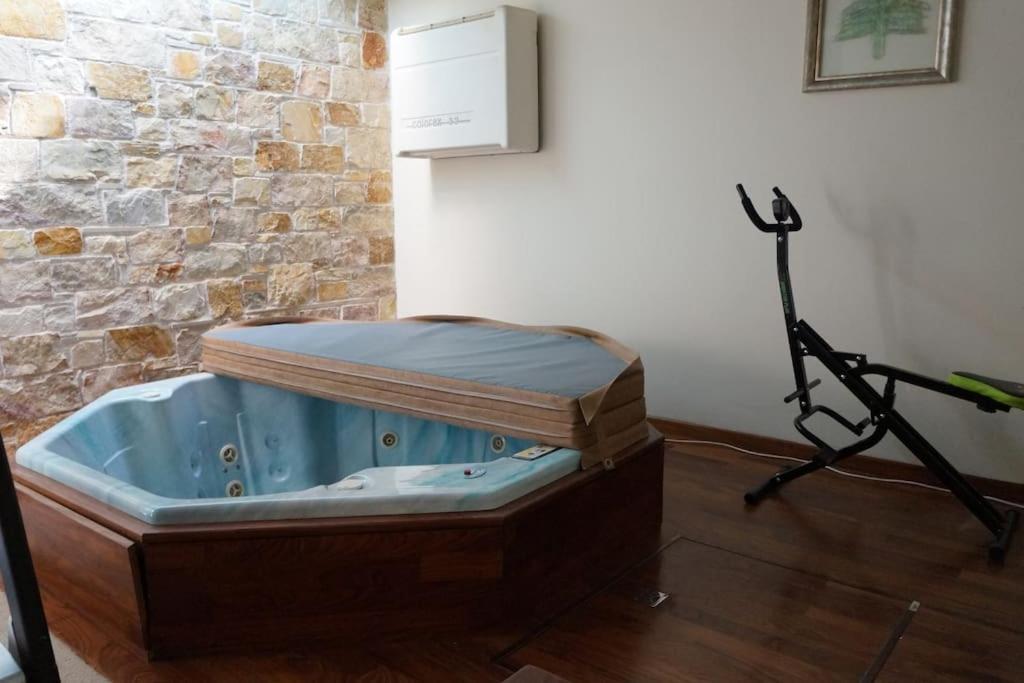Dhráfi Apartment With A Garden, Bbq, Swimming Pool And Jacuzzi מראה חיצוני תמונה